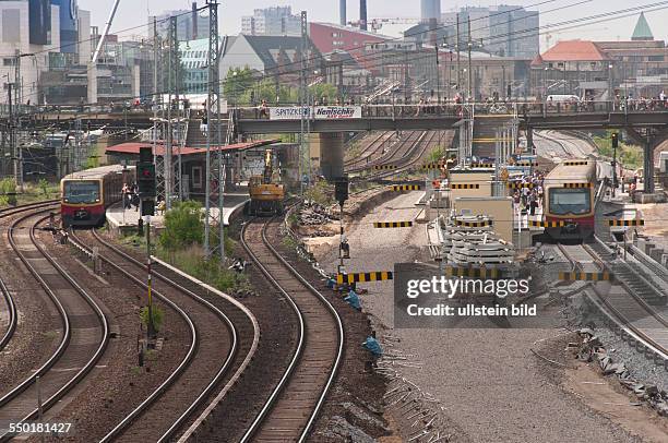 Die Baustelle S-Bahnhof Warschauer Straße in Berlin-Friedrichshain. Beide Bahnsteige werden neu gebaut, der rechte wurde jetzt in Betrieb genommen....