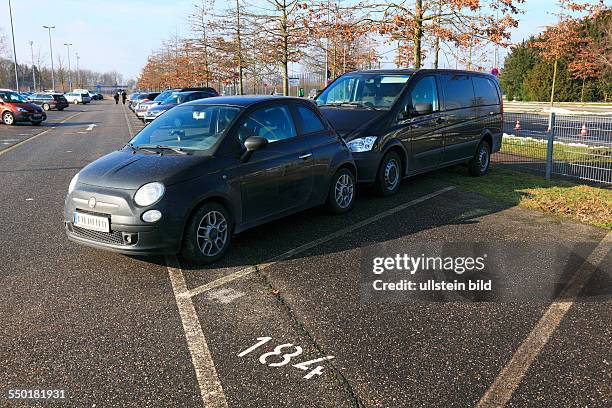 Road traffic, automobile traffic, parking place, parking spaces, traffic obstruction, audacity, two motorcars parking in one single parking space,...