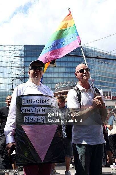 Deutschland,Berlin 20130622, Schwulen und Lesben Demonstration, CSD in Berlin, Forderung der Entschädigung der Opfer des Nazi-Paragraphen 175