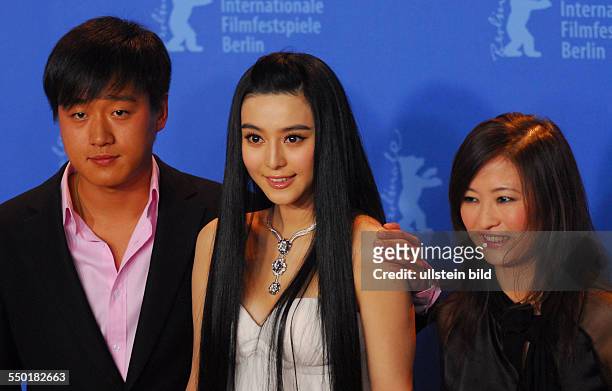 L.n.r.: Schauspieler Tong Da Wei, Schauspielerin Fang Bing Bing und Regisseurin Li Yu während der Präsentation des Films -LOST IN BEIJING- anlässlich...