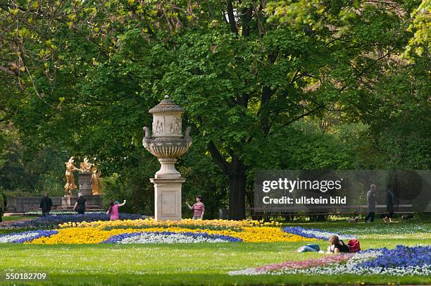 Skulpturen im Großen Garten in Dresden, dem zentralen Park im Zentrum von Dresden. Der Große Garten ist mit seinen Wiesen, Blumenrabatten,...