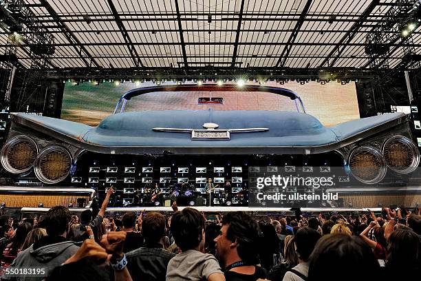 Bon Jovi bei einem Konzert im Rhein-Energie-Stadion Köln