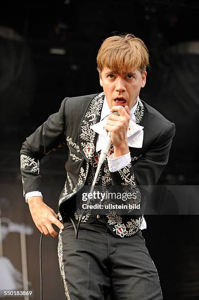 The Hives - die schwedische Alternative-Rockband mit Saenger Howlin Pelle Almqvist, Per Almqvist live beim Hurricane Festival 2013: Rock- und...