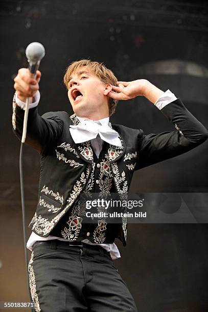 The Hives - die schwedische Alternative-Rockband mit Saenger Howlin Pelle Almqvist, Per Almqvist live beim Hurricane Festival 2013: Rock- und...