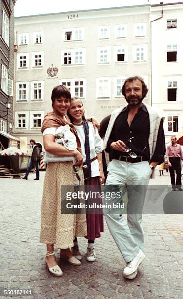 Loni von Friedl mit Tochter Tanja und Jürgen Schmidt, Salzburg 1981