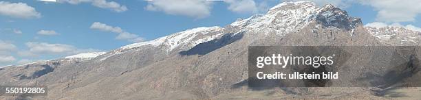 Der schneebedeckte Berg Piramagrun nahe der Stadt Sulaimaniyya in der Autonomien Region Kurdistan im Norden Iraks- Aufnahmedatum geschätzt