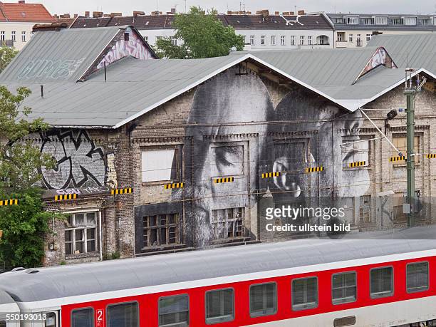 "The Wrinkles of the City", die Falten der Stadt  unter diesem Titel hat der französische Streetart-Künstler JR ältere Berliner auf die Fassaden der...