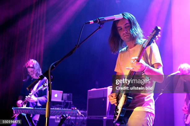 Tame Impala "Lonerism"-Tour Tame Impala bestehen aus: Kevin Parker , Dominic Simper und Jay Watson sowie bei Live-Auftritten Nick Allbrook und Julien...