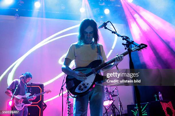 Tame Impala "Lonerism"-Tour Tame Impala bestehen aus: Kevin Parker , Dominic Simper und Jay Watson sowie bei Live-Auftritten Nick Allbrook und Julien...