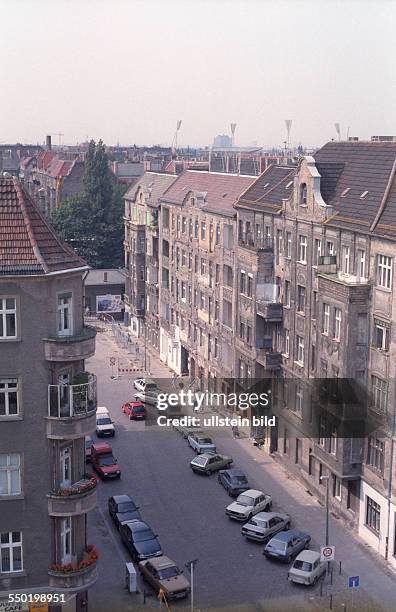 Blick über die Greifenhagener Straße in Berlin-Prenzlauer Berg- Aufnahmedatum geschätzt *aufnahmedatum geschätzt*