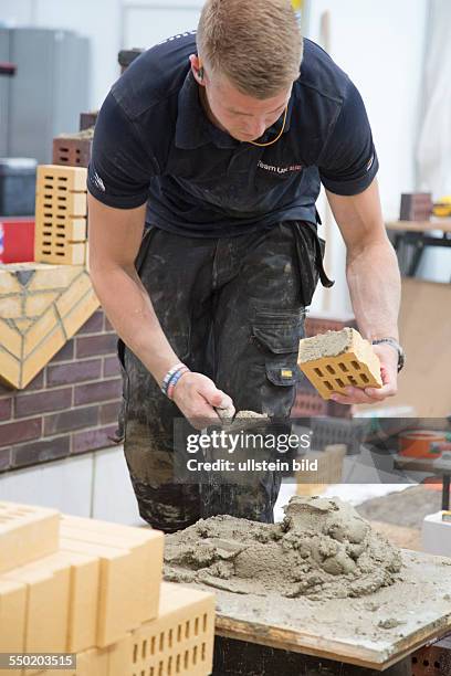 Berufe-Weltmeisterschaft Worldskills 2013 in Leipzig: Maurer bei der Arbeit