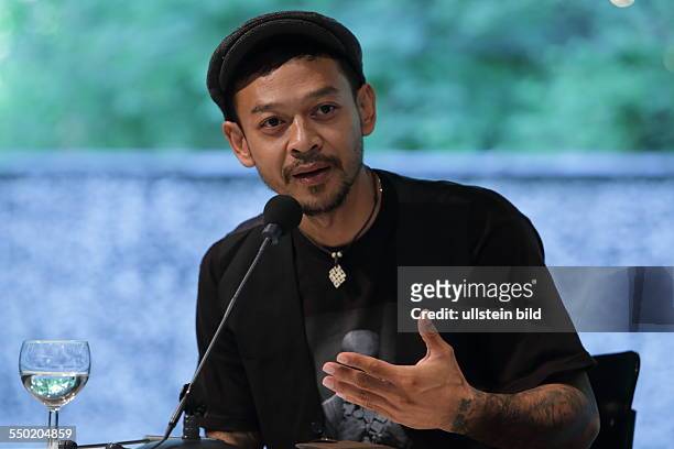 Kosal Khiev Spoken-Word-Autor, Kambodscha Poesiegespräch: "Poems are Bullshit, unless they teach" beim Poesiefestival Berlin am Do - 17:00 Uhr