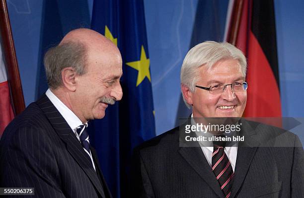 Walid Jumblat und Bundesaußenminister Frank-Walter Steinmeier während einer gemeinsamen Pressekonferenz in Berlin