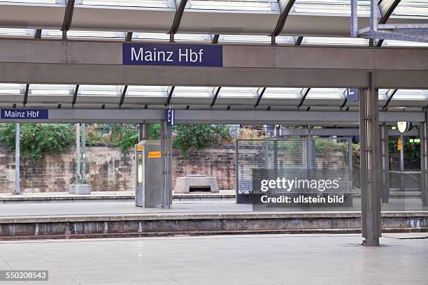 Mainz Hauptbahnhof, im August 2013 fahren hier in den Abend- und Nachtstunden kaum noch Zuege, weil im Stellwerk Mitarbeiter nicht ersetzt werden...