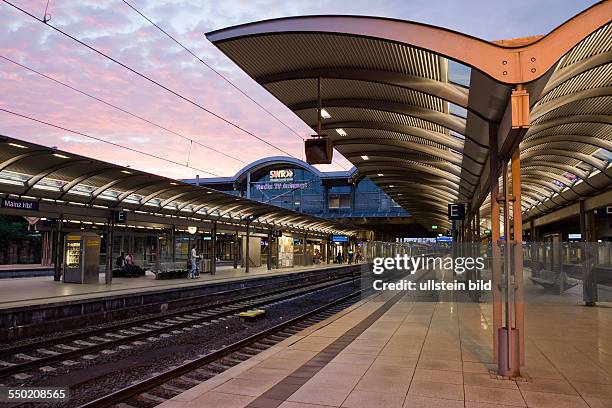 Mainz Hauptbahnhof, im August 2013 fahren hier in den Abend- und Nachtstunden kaum noch Zuege, weil im Stellwerk Mitarbeiter nicht ersetzt werden...