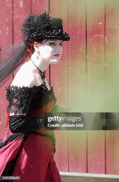 Besucherin während des 17. Wave-Gotik-Treffen in Leipzig