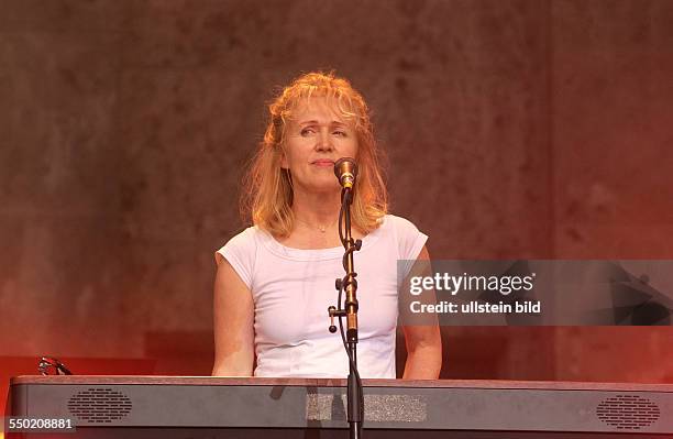 Sängerin Annette Humpe anlässlich der RBB-Konzertnacht in der Berliner Waldbühne