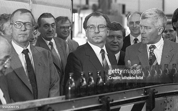 Lothar Spaeth, minister-president of Baden-Württemberg, on a visit to the GDR, fron left: : Lothar Späth , during a tour at the Dresden Technical...
