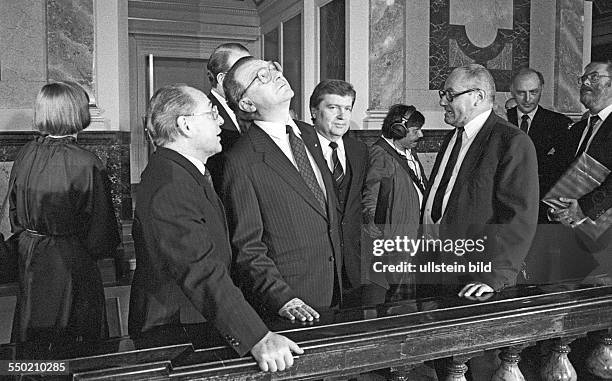 Lothar Spaeth, minister-president of Baden-Württemberg, on a visit to GDR, with Klaus Gysi during a guided tour in the Semper Opera in Dresden