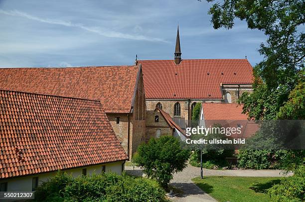 Rostock, Kloster zum Heiligen Kreuz. Das ehemalige Zisterzienser-Nonnenkloster, heute Kulturhistorisches Museum, ist eine Stiftung der daenischen...