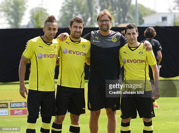 Fussball, Saison 2013-2014, 1. Bundesliga, Offizieller Mannschafts und Portraitfoto - Termin von Borussia Dortmund, , Trainer Jürgen Klopp , 2....