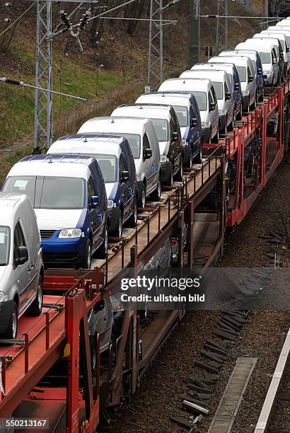 Neuwagen auf einem Zug in Berlin