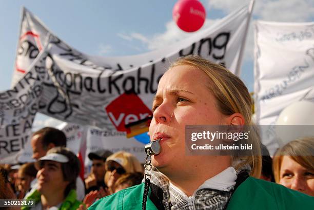 Demonstration von Klinikangestellten gegen die schlechte finanzielle Situation von Krankenhäusern in Berlin