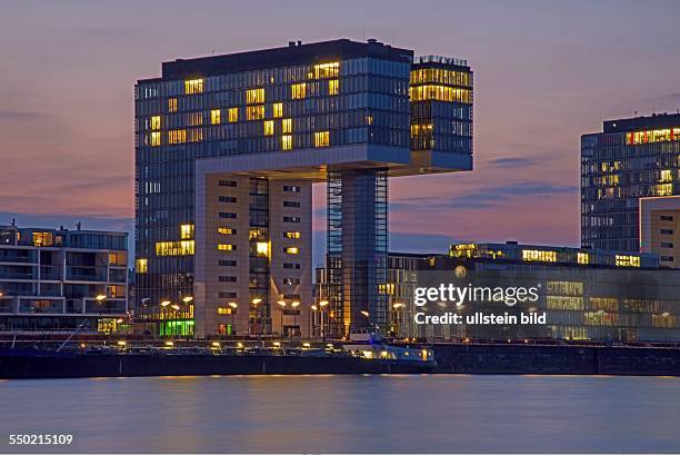 Kranhäuser vom Deutzer Rheinufer aus gesehen, Rheinauhafen Köln