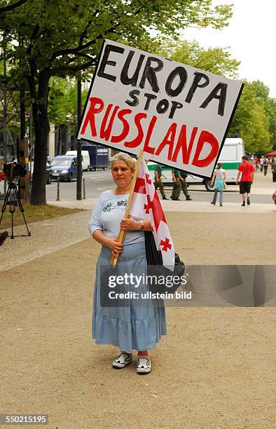 Protest gegen das militärische Vorgehen Russlands in Georgien vor der russischen Botschaft in Berlin