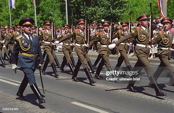 Abschiedsparade der russischen Streitkräfte in Berlin Schöneweide