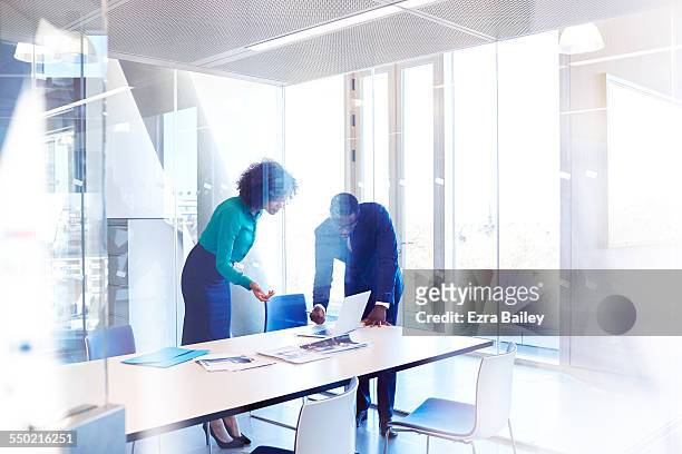 colleagues in meeting room discussing project - skill stock photos et images de collection