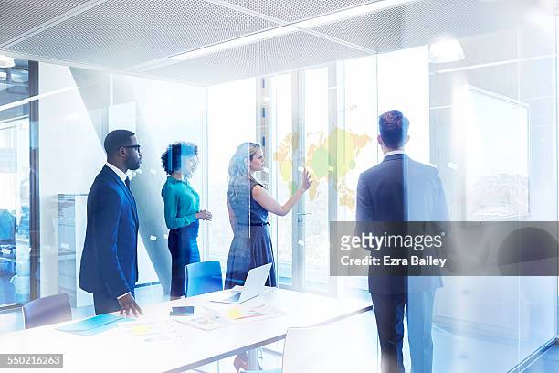 businesspeople in meeting room in modern office - ordnung stock-fotos und bilder