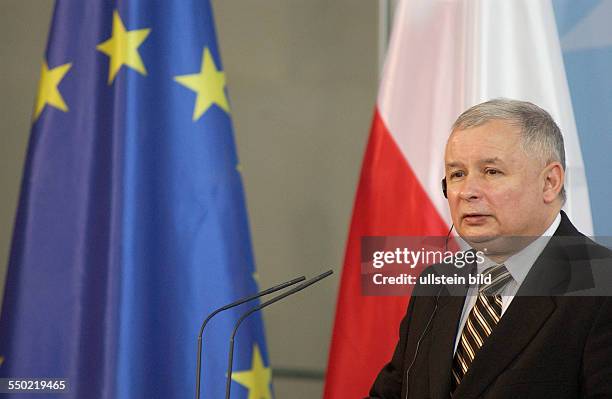 Ministerpräsident Jaroslaw Kaczynski während einer Pressekonferenz anlässlich seines Besuches in Berlin in Berlin