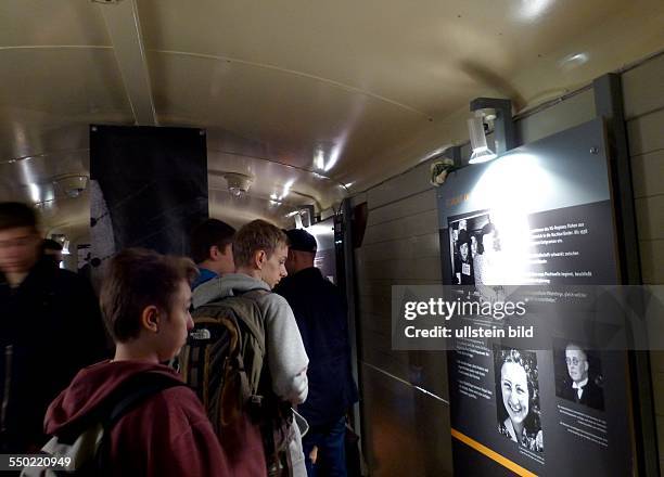 Fahrplan des Gedenkens - Ausstellung im Zug der Erinnerung - von deportierten Kindern und Jugendlichen aus dem niederlaendischen Westerbork in die...