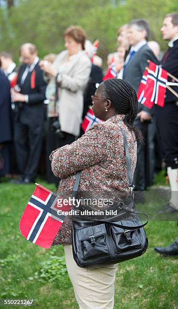 Nationalfeiertag, Verfassungstag am 17. Mai in Norwegen: Nationalfeiertag 17. Mai, Feierlichkeiten in Oslo, Norwegen: Norweger in Tracht beim...