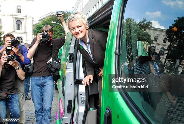 Renate Künast während eines Pressetermins zum Auftakt der Wahlkampftour von Bündnis 90/Die Grünen zur bevorstehenden Bundestagswahl in Berlin