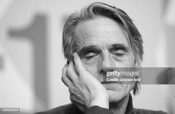 Schauspieler Jeremy Irons während der Pressekonferenz zum Film -NIGHT TRAIN TO LISBON- anlässlich der 63. Internationalen Filmfestspiele in Berlin