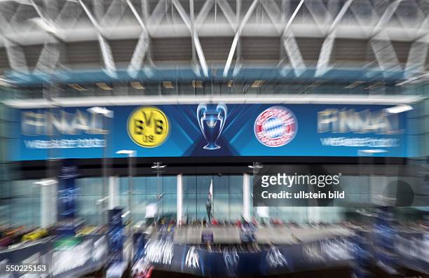 Logo feature Frontansicht Wembleystadion , Sport, Fußball Fussball, UEFA Championsleague Finale Final 2013 Herren Männer, Saison 2012 BVB Borussia...