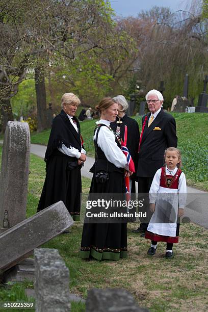 Nationalfeiertag, Verfassungstag am 17. Mai in Norwegen: Nationalfeiertag 17. Mai, Feierlichkeiten in Oslo, Norwegen: Norweger in Tracht beim...