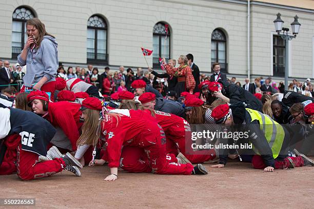 Nationalfeiertag, Verfassungstag am 17. Mai in Norwegen: Nationalfeiertag 17. Mai, Feierlichkeiten in Oslo, Norwegen: Umzug der Studenten in...