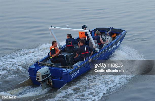 Partrouillenfahrt des Teschnischen Hilfswerks auf der Elbe