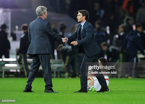 Fussball, Saison 2012-2013, DFB-Pokal, Finale in Berlin, FC Bayern München - VfB Stuttgart 3-2, Trainer Bruno Labbadia , re., gratuliert Trainer Jupp...