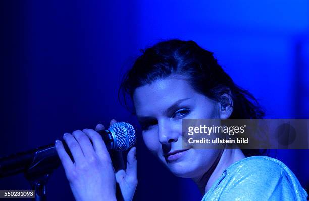 Sängerin Eva Briegel während der Veranstaltung -Bellevue unplugged- anlässlich der Veranstaltungsreihe -Kulturelle Wiedereröffnung vonm Schloß...