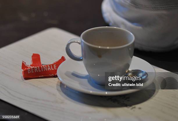 Tasse Espresso und Berlinale Schriftzug - 61. Internationalen Filmfestspiele in Berlin