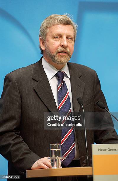 Oppositionsführer Alexander Milinkewitsch während einer Pressekonferenz anlässlich seines Besuches im Berliner Konrad-Adenauer-Haus