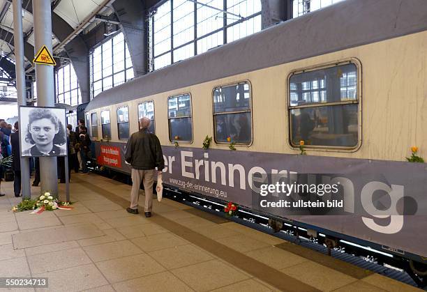 Fahrplan des Gedenkens - Ausstellung im Zug der Erinnerung - von deportierten Kindern und Jugendlichen aus dem niederlaendischen Westerbork in die...