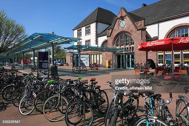 Herford, East Westphalia, North Rhine-Westphalia, NRW, station building, bicycle parking lot, bikes