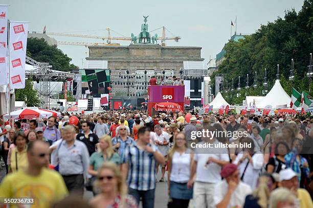 Deutschlandfest anlässlich des 150jährigen Bestehens der SPD auf der Strasse des 17. Juni in Berlin