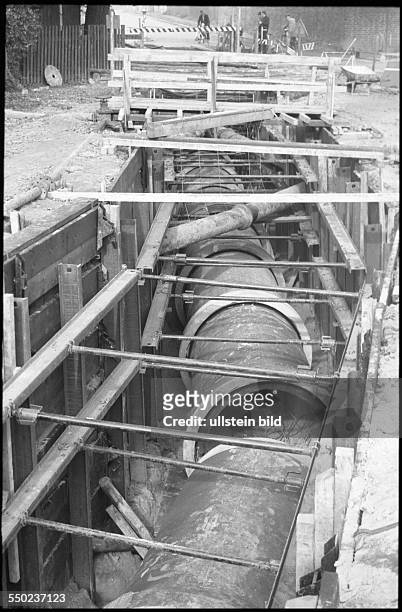 Ca.1954, Bauarbeiter, Tiefbau, Leitungsverlegung, Abwasserrohre