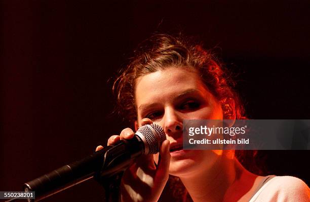 Sängerin Eva Briegel während der Veranstaltung -Bellevue unplugged- anlässlich der Veranstaltungsreihe -Kulturelle Wiedereröffnung vonm Schloß...